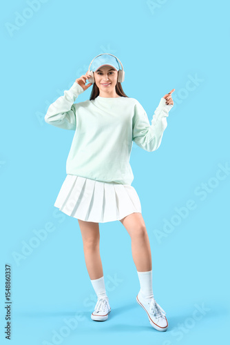 Beautiful young woman in he...