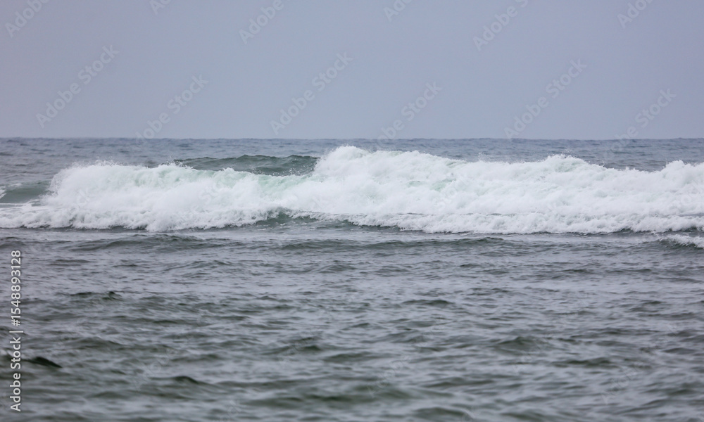 Fototapeta premium The ocean is calm and the waves are small