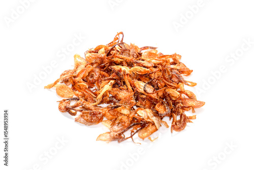 fried red onions, Crispy fried onions in a white bowl are fried to a golden brown color. Benefits of Shallots prevent heart disease Help reduce fat in blood vessels.