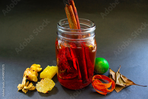 Photos wedang uwuh is traditional herbal drink from indonesia