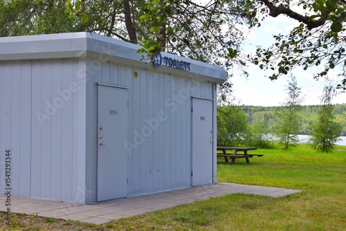 Public toilet building near the lake.