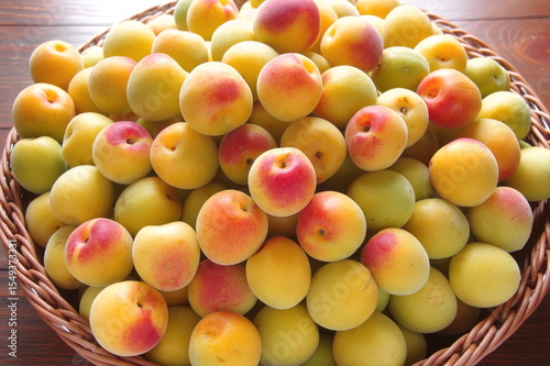 複数の梅　完熟梅　梅の季節