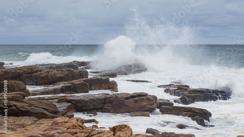 Fototapeta Naklejka Na Ścianę i Meble -  waves crashing on rocks