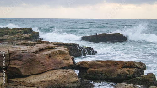 Fototapeta Naklejka Na Ścianę i Meble -  waves crashing on rocks