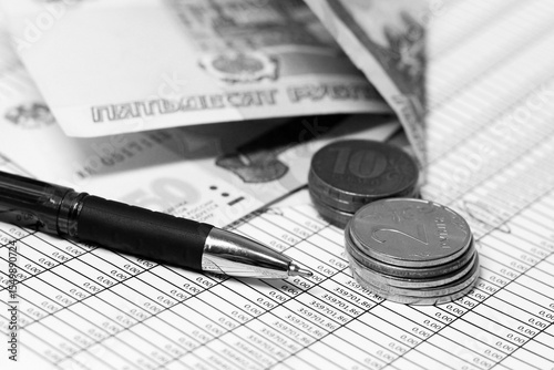 Pen and accounting report, cash.
