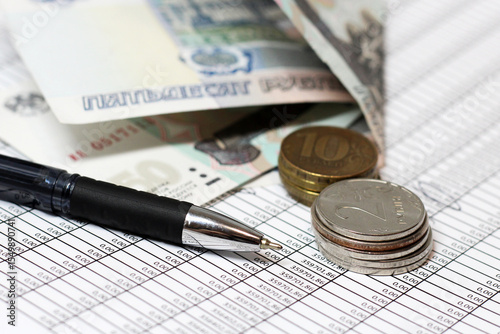 Pen and accounting report, cash.
