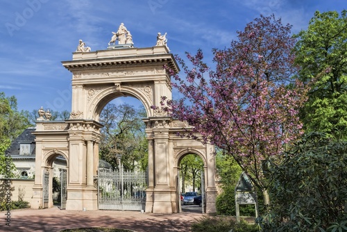 berlin, deutschland - eingangstor am pankower bürgerpark