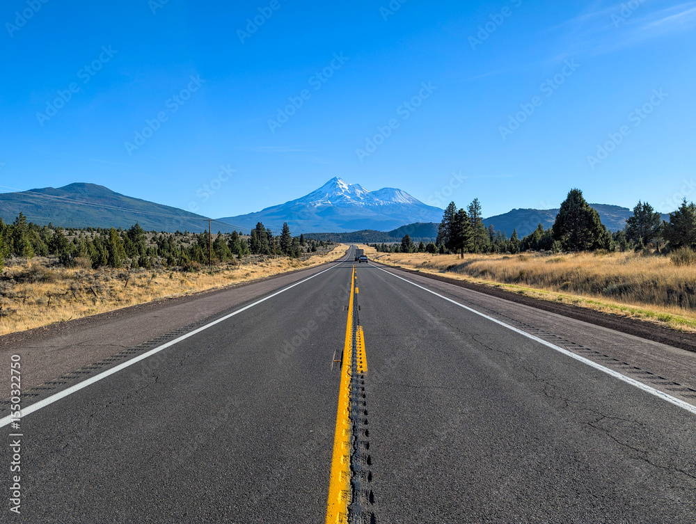 Naklejka premium Road to the Wilderness of Mount Shasta California