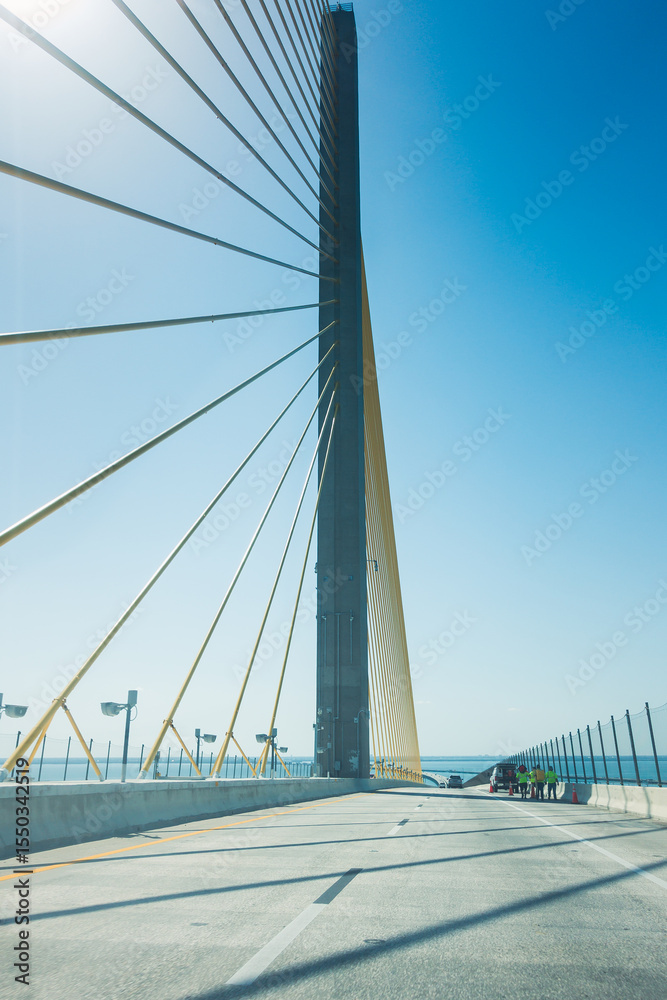 Naklejka premium scenic views of sunchine skyway bridge in florida