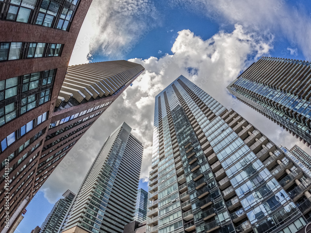 Obraz premium Toronto Canada skyline on a blue sunny summer day