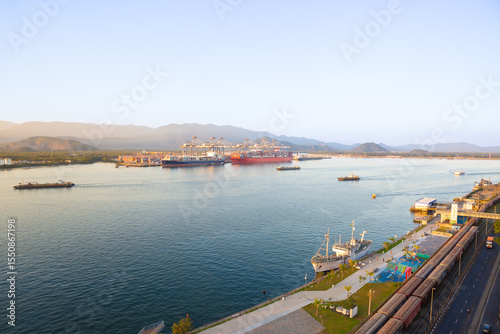 Port area of ​​Santos, in front we have Valongo Park.