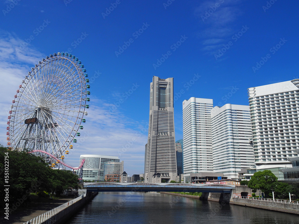 Fototapeta premium 横浜 女神橋からのみなとみらいの風景
