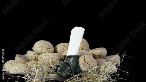 
Hay, shoe, gift – Sinterklaas tradition lives on.
