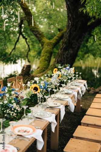 Outdoor Wedding Table Decor in Summer