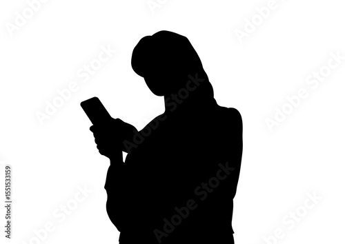 スマホを見る女性のシルエット