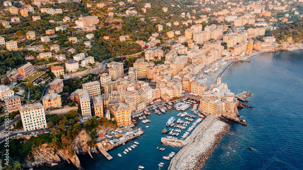 Fototapeta premium Camogli, liguria: colorful buildings overlooking the mediterranean sea at sunset