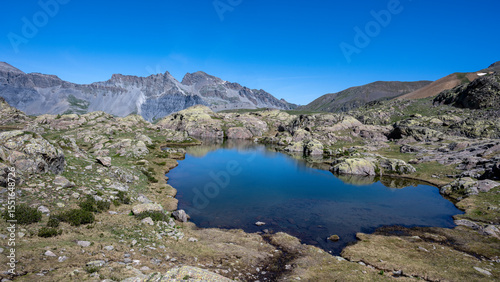 Lacs Morgons dans la Haute-Tinée dans le Parc National du Mercantour au printemps