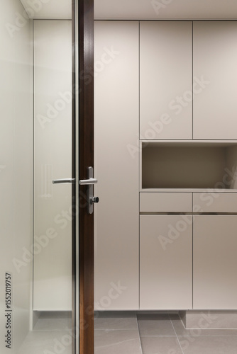 There is a middle door between the shoe cabinet and the entrance, which provides good insulation