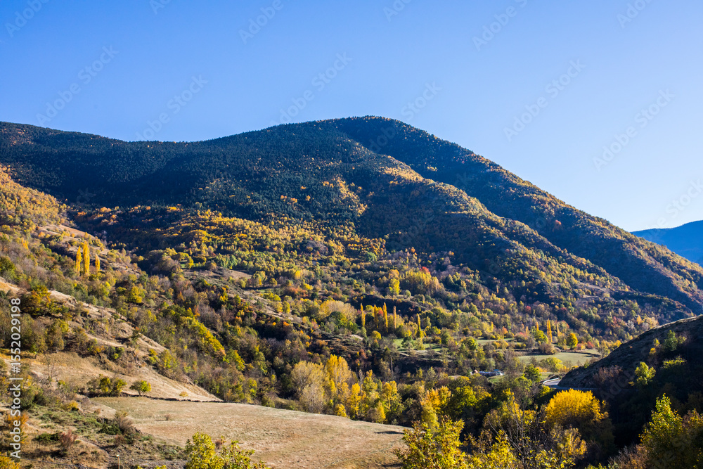 Obraz premium Autumn landscape in Aiguestortes and Sant Maurici National Park, Spain