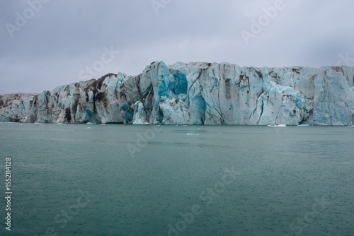 Gletscher bevor er kalbt -Island
