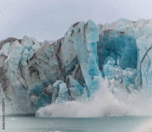 Kalbender Gletscher Islands IV