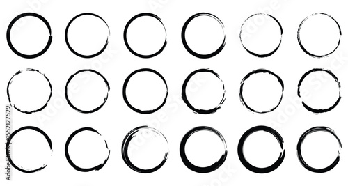 Set of round grunge circles shapes on a white background. Grunge round shapes. Grunge banner and paint brush stamps, paint brush stock set, outline circle paint brush