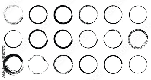 Set of round grunge circles shapes on a white background. Grunge round shapes. Grunge banner and paint brush stamps, paint brush stock set, outline circle paint brush