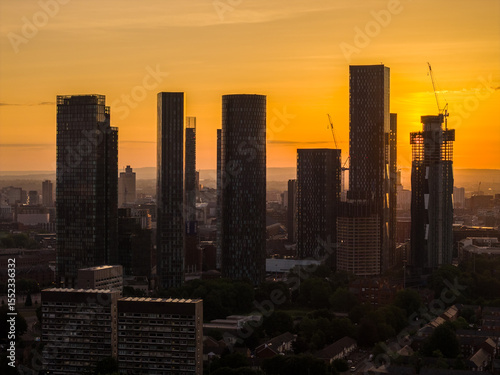 Canvas Print Manchester City's Deansgate Skyline at Sunrise on the Longest Day