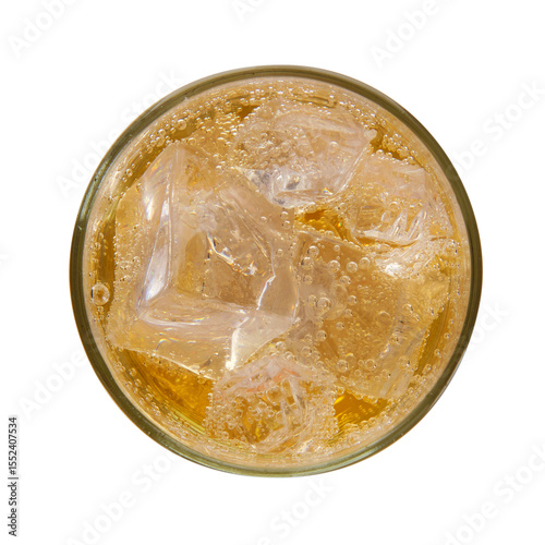 Foto ice cubes of  ginger ale with glass