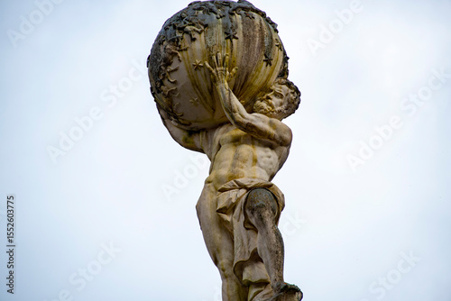 Fototapet Statue of the God Atlas
