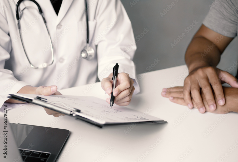 Fototapeta premium Female doctor made an appointment to examine the patient and explained the results to the patient. She emphasized personal care in the hospital