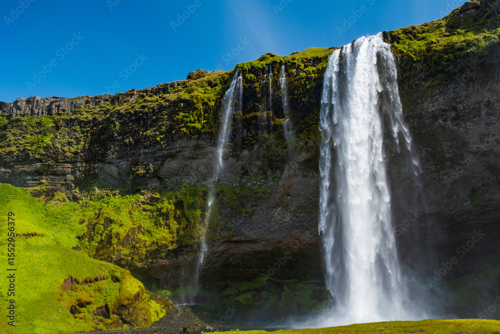 Obraz premium Amazing Seljalandsfoss waterfall in south east Iceland