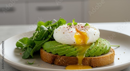 Indulge in this vibrant avocado toast topped with a perfectly poached egg, a burst of flavor and healthy goodness.