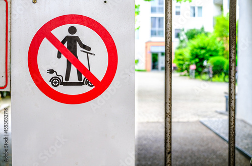 E-scooter usage prohibited sign displayed in urban area highlighting regulations against electric scooter use