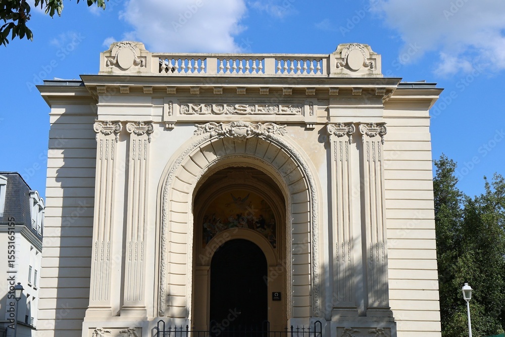 Obraz premium Le pavillon Duhamel, ancien musée, vue de l'extérieur, ville de Mantes la Jolie, département des Yvelines, France