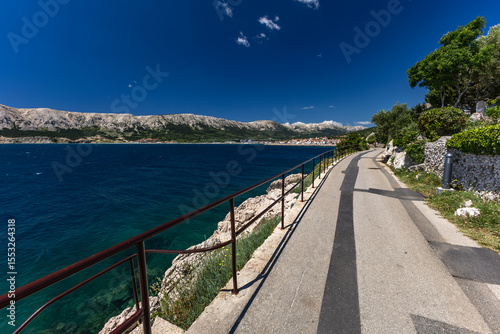 Fototapeta Naklejka Na Ścianę i Meble -  A path for cyclists and walkers along the coast in Baska on the island of KRK,