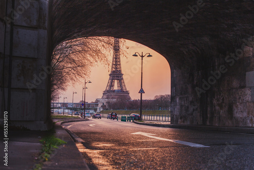 Fototapeta Naklejka Na Ścianę i Meble -  winter Paris, view of Eiffel Tower at sunset, Paris cityscape, France