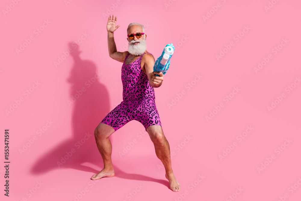 Ταπετσαρία Full size photo of glamour senior man have fun playing watergun wear leopard pri