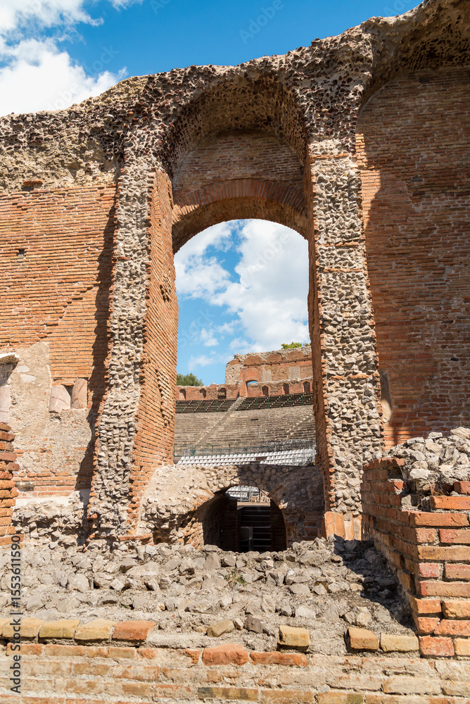 Φωτογραφία Ruins of the ancient Greek theater in Taormina, in the province of Messina, Sicily, Italy