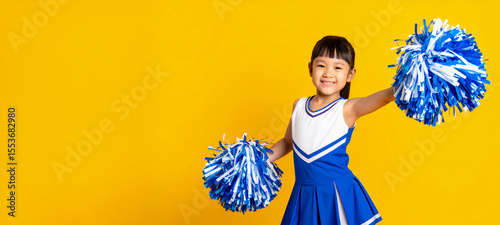 チアリーディングを踊っている少女。応援。コピースペース。（A girl dancing cheerleading. Cheering. Copy space.）
