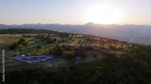 Le plateau de Gergovie en Auvergne au coucher de soleil