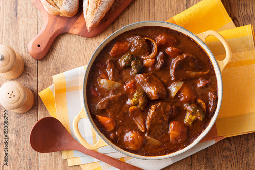 Papier peint 【ビーフシチュー】ごろごろ大きな牛すね肉をコトコト煮込んだビーフシチュー。