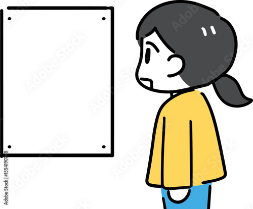 ポスターを見ている女性