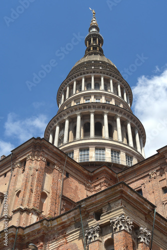 Novara is a beautiful city in Piedmont but close to Lombardy. Its symbol is the high dome of San Gaudenzio by Alessandro Antonelli, its squares and the Broletto.