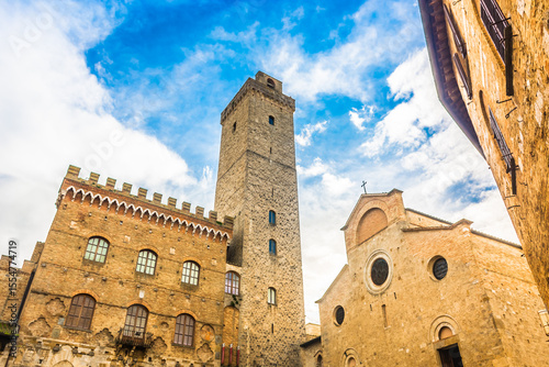 Fototapeta Naklejka Na Ścianę i Meble -  Scenic view of San Gimignano in Tuscany, Italy, highlighting its iconic medieval towers, stone buildings, and narrow streets that reflect historic charm of this hilltop town