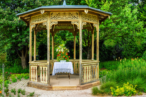 Achteckige Gartenlaube im Botanischen Obstgarten in Heilbronn