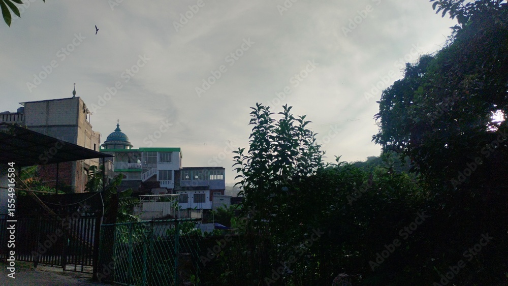 Obraz premium time lapse of clouds over city