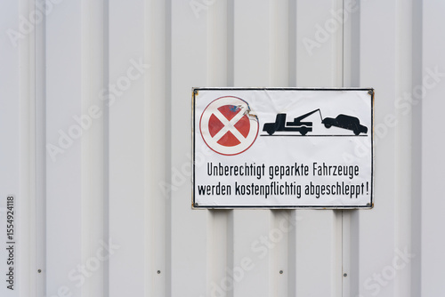 Parkverbot vor einem Garagentor in Deutschland 