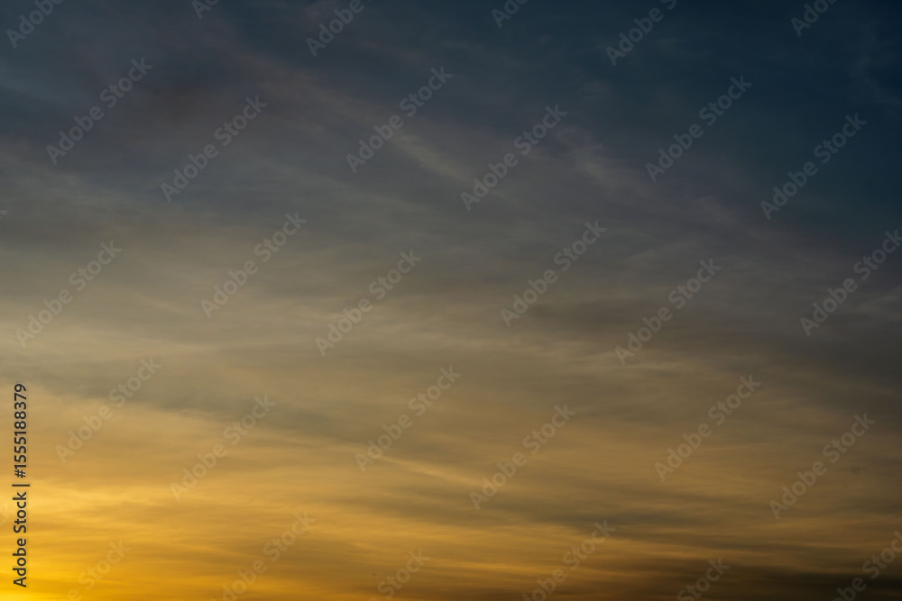 Fototapeta premium 初夏の空 茜色に染まる夕焼け空26
