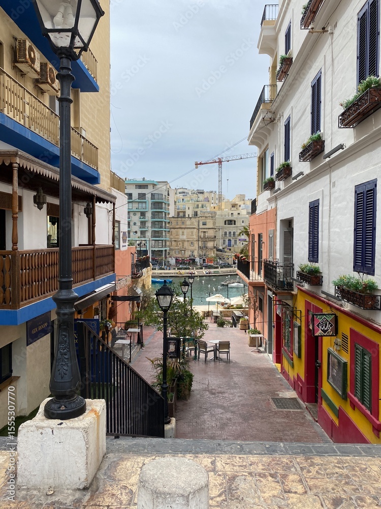 Obraz premium narrow street in Malta old town